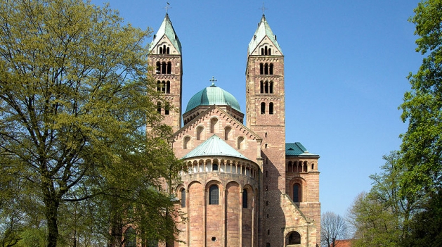 Prada отреставрируют церковь