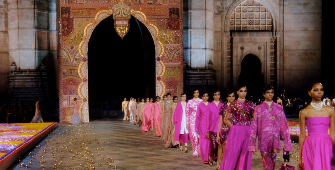 Dior выпустит документальный фильм о показе в Мумбаи