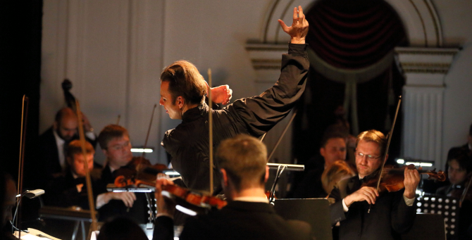 Теодор Курентзис и musicAeterna проведут творческую резиденцию в Москве