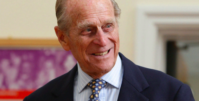 Принц Филипп снова отправился в больницу