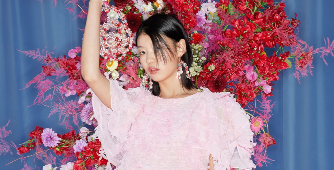 Zara выпустил коллаборацию с китайским дизайнером Сьюзен Фэнг