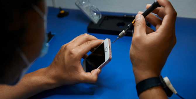 Российские сервисные центры теперь могут официально ремонтировать технику Apple