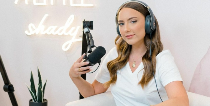 Дочь Эминема запустила подкаст и рассказала о детстве и карьере отца