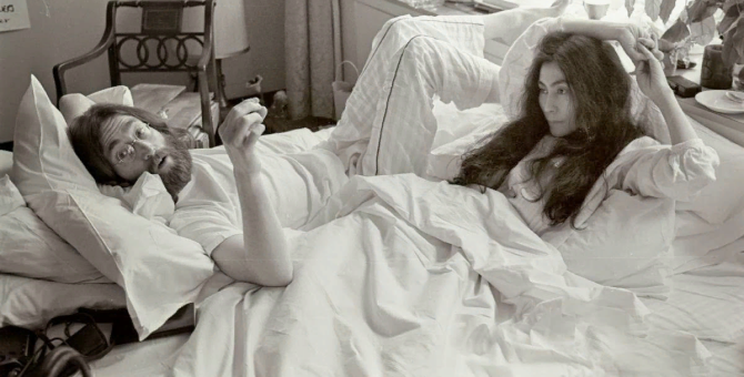 В Сети появились неопубликованные кадры Джона Леннона и Йоко Оно 1968 года