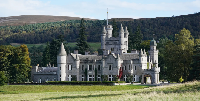 Карл III впервые в истории откроет замок Балморал для посетителей