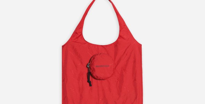 Balenciaga представил шоппер для походов в супермаркет
