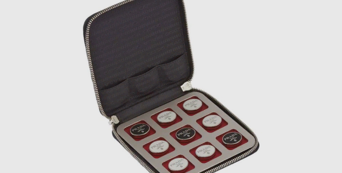 Prada выпустил набор для игры в крестики-нолики