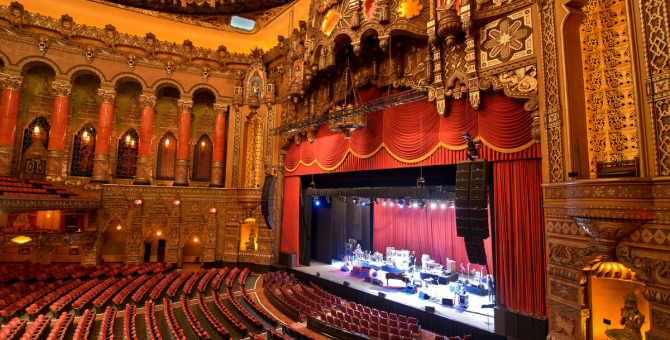 Ко Дню театра могут быть смягчены ограничения по заполняемости театральных залов