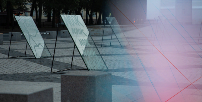 Уличная выставка «Новые руины. Стекло» открылась в петербургском «Манеже»