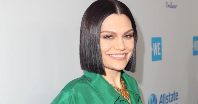 Врачи обнаружили у певицы Джесси Джей рак груди