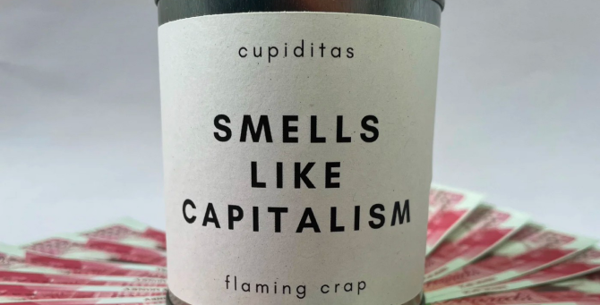 Flaming Crap выпустил свечу с запахом проблем богатых людей