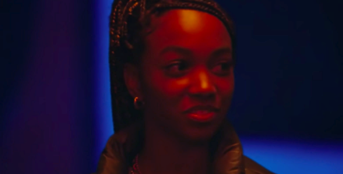 Amazon выпустил праздничное видео с фрагментом нового трека Адель