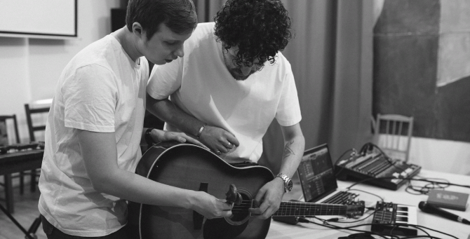 Фонд «Антон тут рядом» выпустил инклюзивный альбом в стиле эмбиент