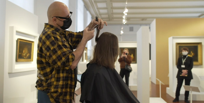 Зал голландской живописи ГМИИ имени Пушкина на один день стал парикмахерской