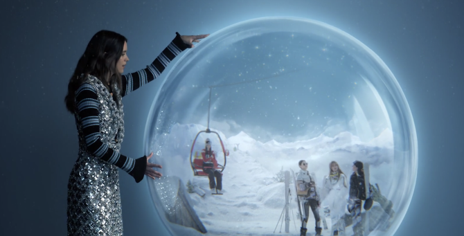 Актриса Стэйси Мартин снялась в праздничной кампании Louis Vuitton