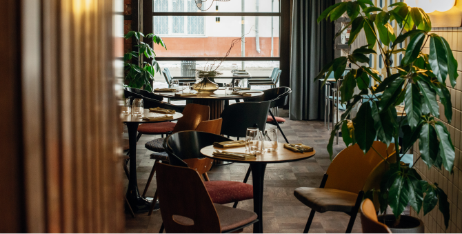 Команда Riesling Boyz на Сретенке запустила проект винного апсайклинга