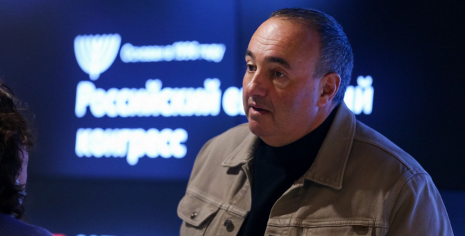 Александр Роднянский снимет сериал о Владимире Путине по книге Михаила Зыгаря