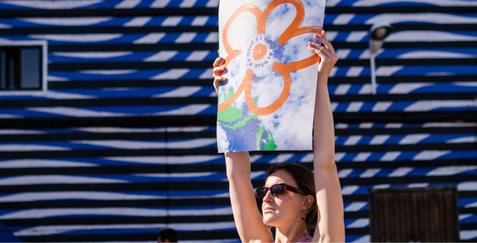 Онлайн-магазин постеров pstr. выпустил благотворительный дроп