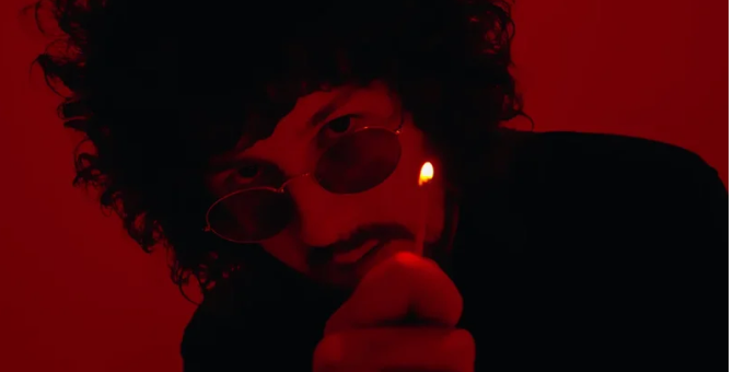 Mark выпустил дебютный сольный трек «Красный цветок»