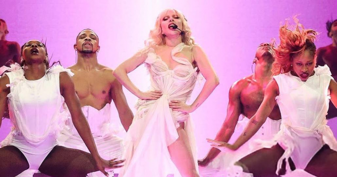 В Лас-Вегасе начался тур Леди Гаги The Mayhem Ball