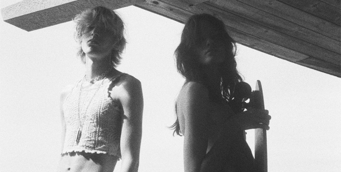 Saint Laurent представил новые модели досок для серфинга