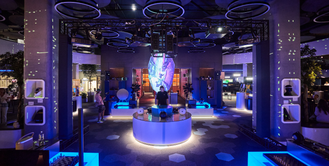 В магазине «Технопарк» прошел аудиовизуальный фестиваль Electro Vibe