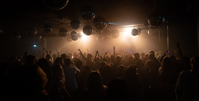 Фонд «Второе дыхание» запустил сбор выпускных костюмов для школьников из малоимущих семей