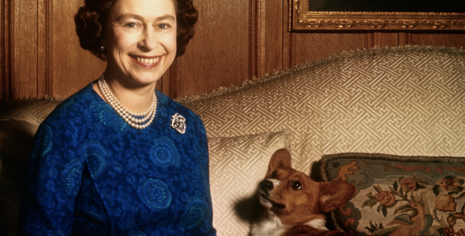В Великобритании установят статую Елизаветы II и ее корги