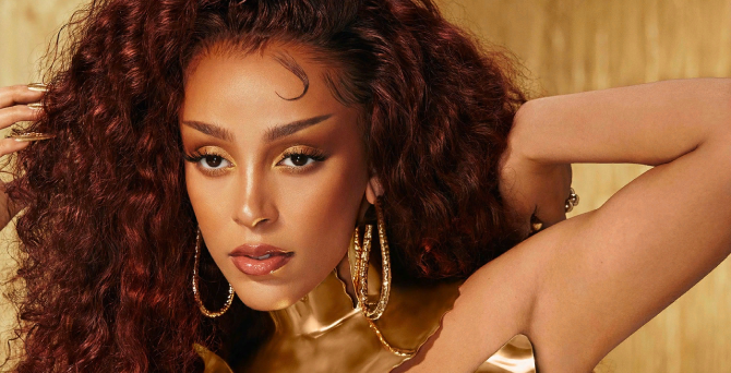 Doja Cat выпустила свою первую коллекцию косметики