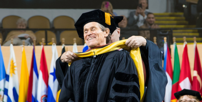 Уиллем Дефо получил почетную докторскую степень Висконсинского университета