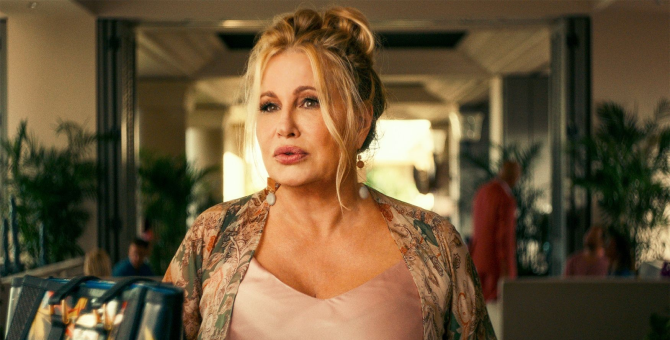 HBO может снять приквел «Белого лотоса» про героиню Дженнифер Кулидж