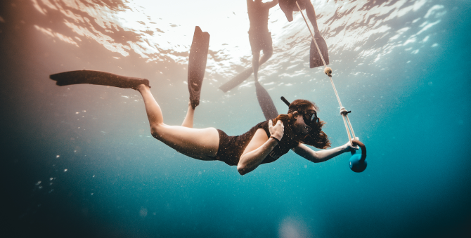 Netflix опубликовал трейлер документального фильма «Глубочайшее дыхание» о фридайвинге