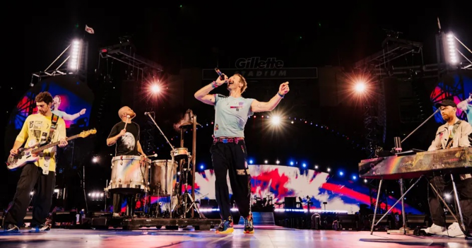 После скандала на концерте Coldplay прослушивания группы увеличились