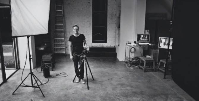 Брайан Адамс снимет календарь Pirelli за 2022 год