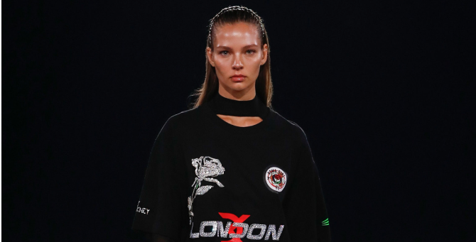 Алеся Кафельникова вернулась на подиум после рождения дочери