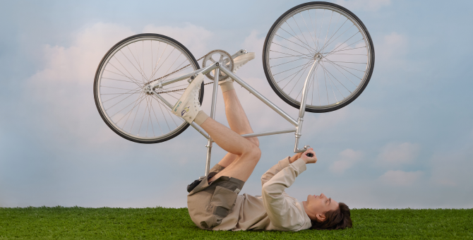 Павел Пепперштейн выпустил коллаборацию с брендом «Два мяча»