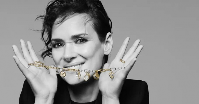 Вайнона Райдер стала лицом кампании Pandora Be Love