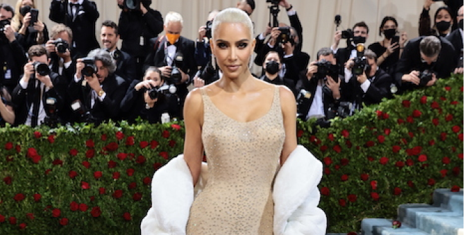 Количество поисковых запросов корсетов увеличилось на 107% после Met Gala