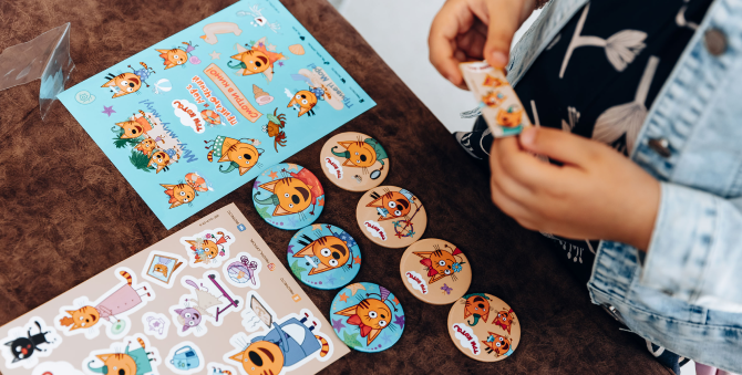 В галереях «Времена года» прошел благотворительный показ мультфильма «Три кота и море приключений»