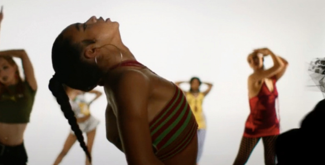 FKA Twigs возвращается в 80-е в новом клипе на трек «Jealousy»