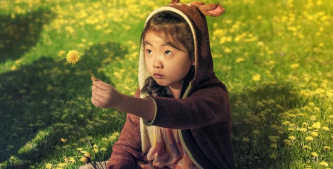 Вышел трейлер хоррора «Стук в хижину» М. Найта Шьямалана