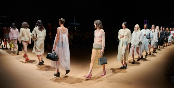Prada стал самым популярным брендом в конце 2022 года по версии Lyst