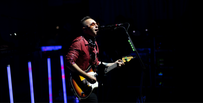 «Плюс Дача» в парке Горького завершилась камерным концертом группы «Звери»