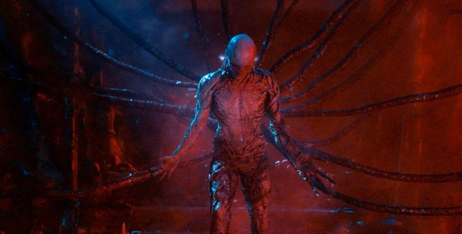 Авторы «Очень странных дел» показали превращение Джейми Кэмпбелла Бауэра в Векну