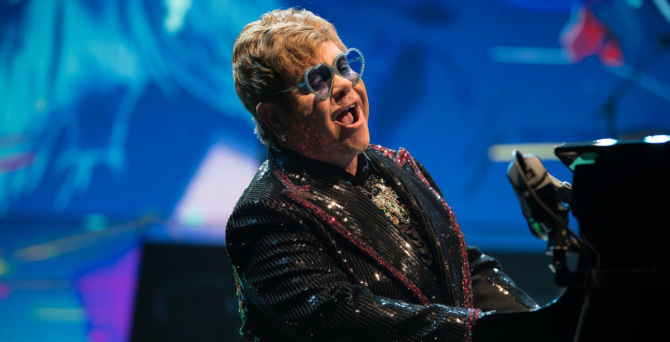Прощальный тур Элтона Джона стал самым кассовым за всю историю