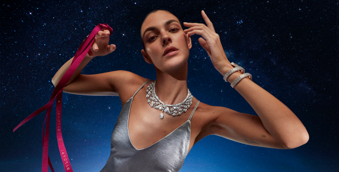 Bvlgari посвятил новогоднюю кампанию звездам и мечтам