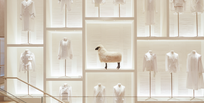 В бутике Dior на авеню Монтень в Париже откроется выставка скульптур
