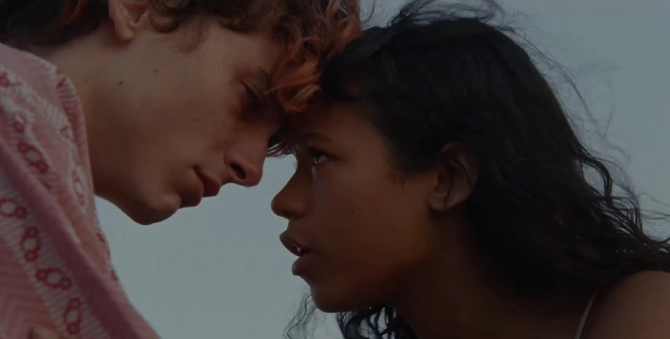 Тимоти Шаламе играет каннибала в новом трейлере «Целиком и полностью»