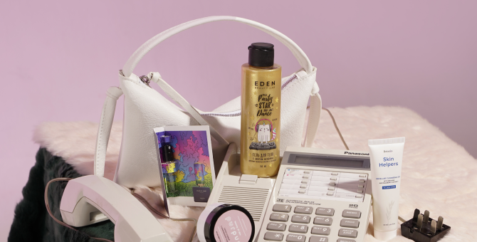 Журнал Flacon и бренд Yulia Kutuzova выпустили косметичку в стиле нулевых