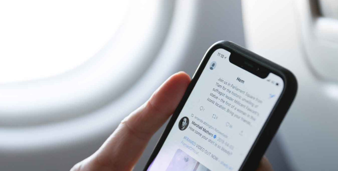 Еврокомиссия разрешила звонить и выходить в интернет во время полетов